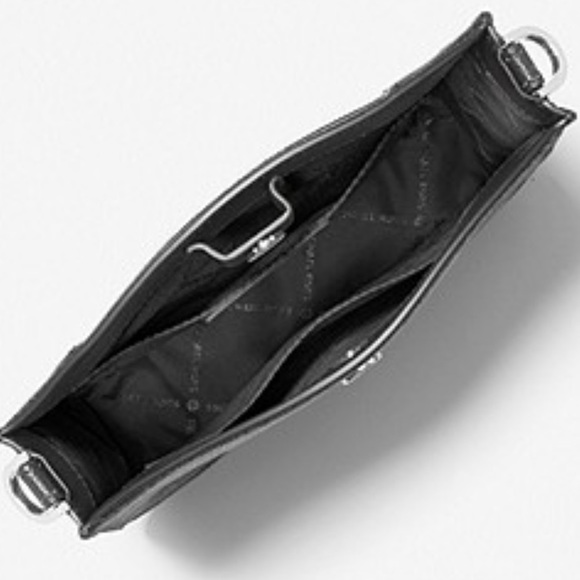 MICHAEL KORS
Briley Small Logo Messenger Bag BLACK SIGNATURE COLOR - Picture 12 of 15